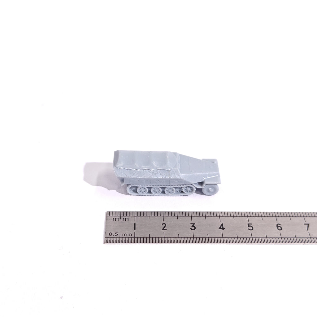 1/144 Scale Sd.Kfz.251(closed) unpainted miniatures reisn Model kits