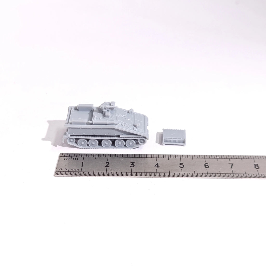 1/144 Scale FV102 Striker unpainted miniatures reisn Model kits