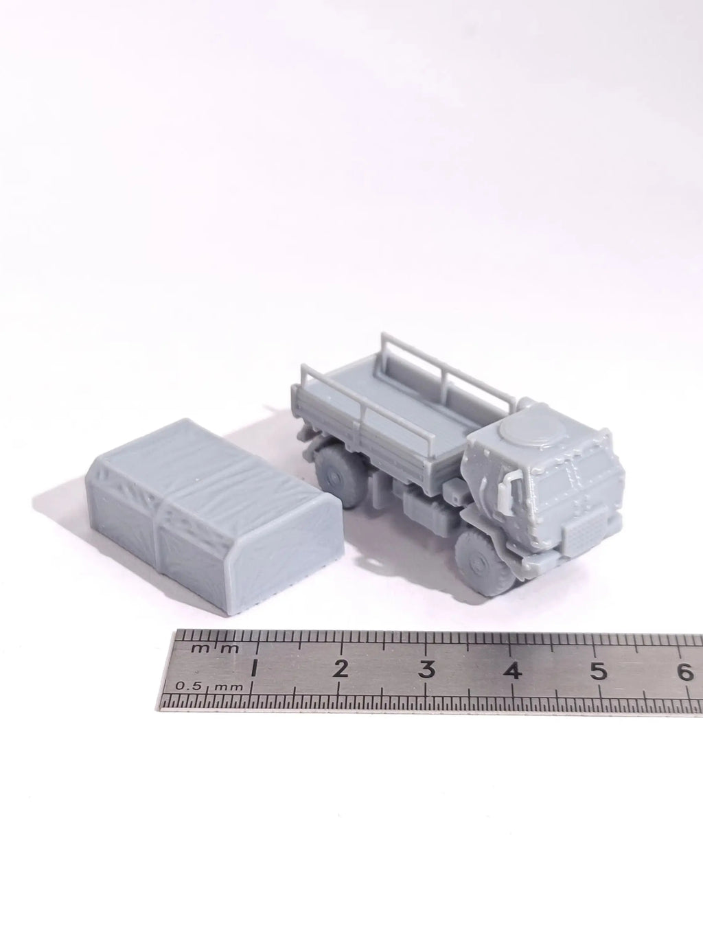 1/144 Scale LMTV M1078 Cargo Truck unpainted miniatures reisn Model kits