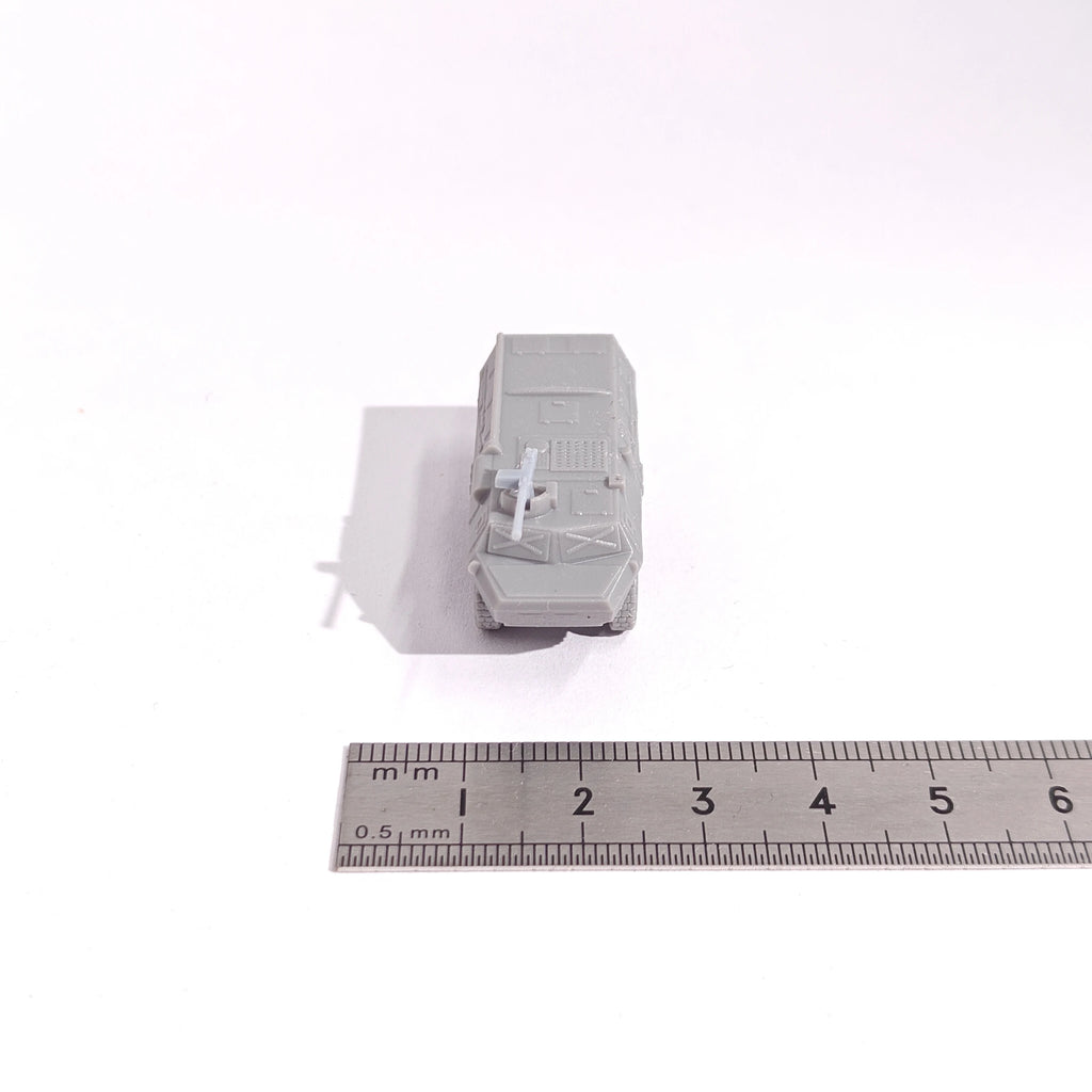 1/144 Scale Renault VAB wheeled APC unpainted miniatures reisn Model kits