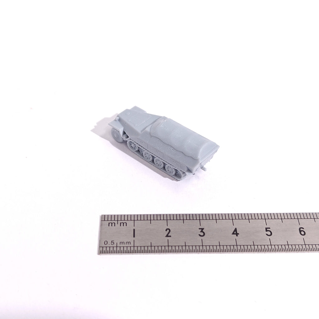 1/144 Scale Sd.Kfz.251(closed) unpainted miniatures reisn Model kits