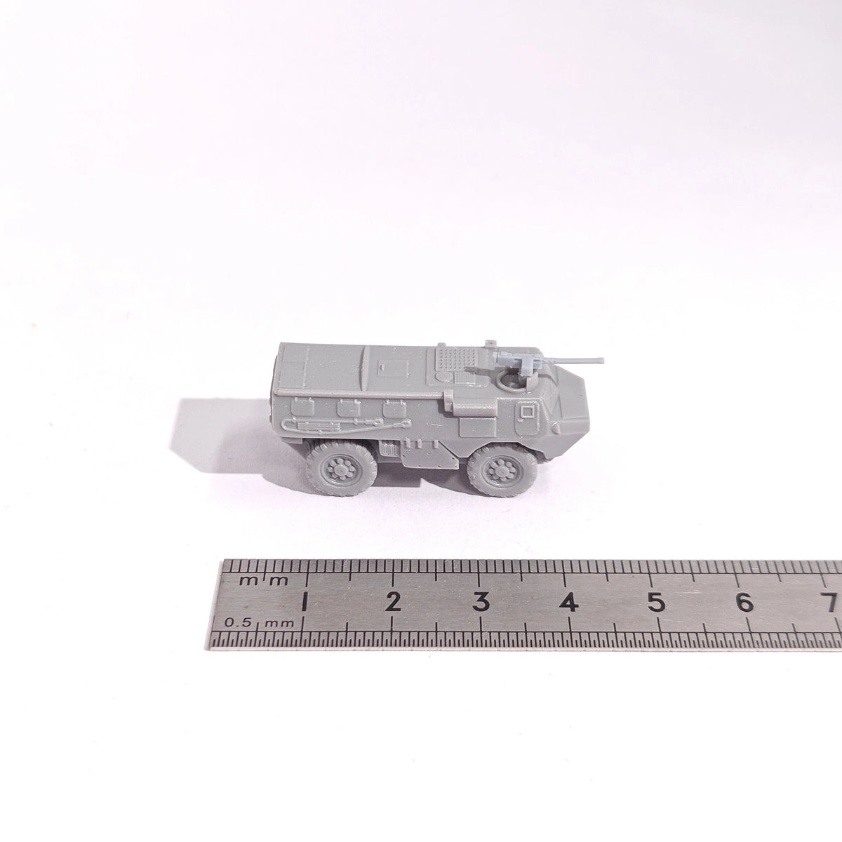 1/144 Scale Renault VAB wheeled APC unpainted miniatures reisn Model kits