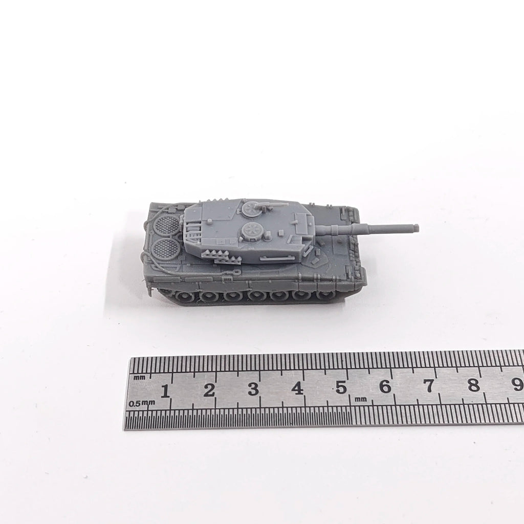 1/144 Scale unpainted miniatures Leopard 2 Main Battle Tank Model kits
