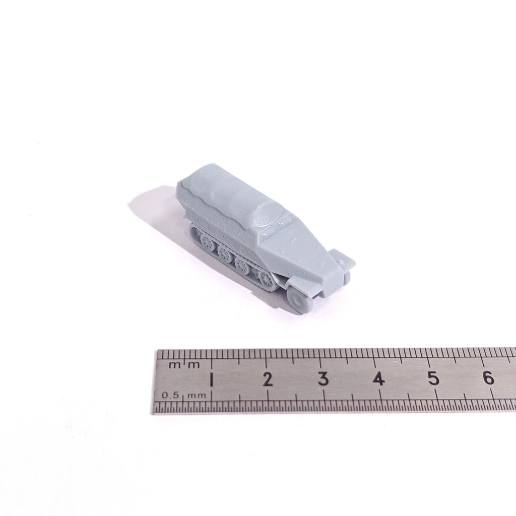 1/144 Scale Sd.Kfz.251(closed) unpainted miniatures reisn Model kits