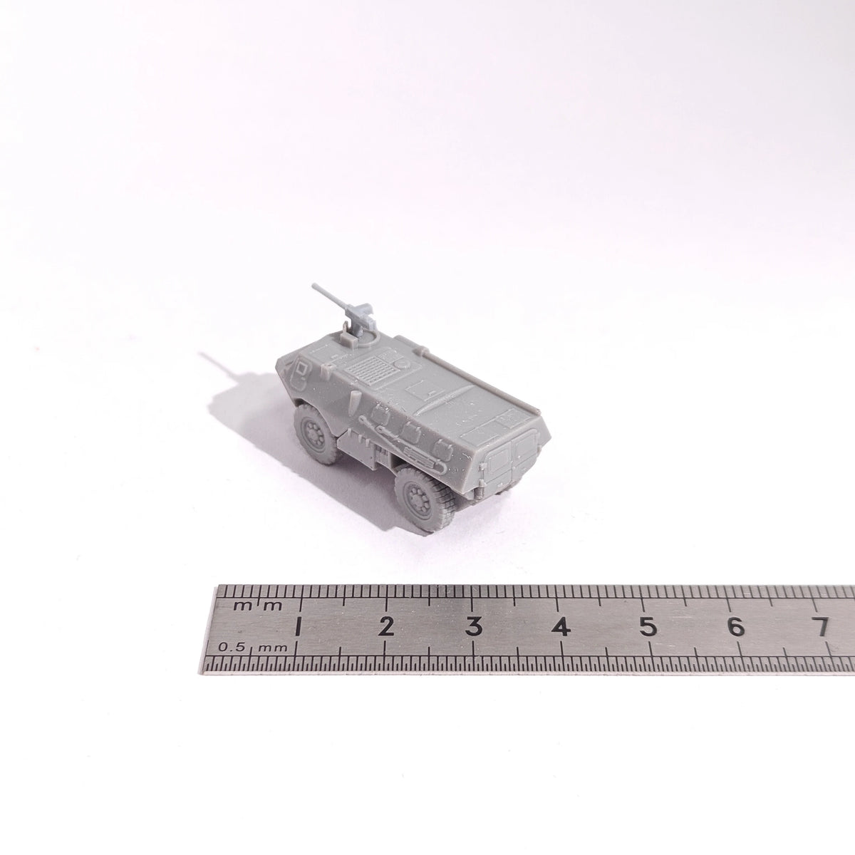 1/144 Scale Renault VAB wheeled APC unpainted miniatures reisn Model kits